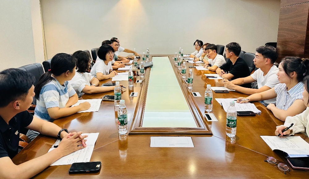 小组研讨现场(挂网).jpg