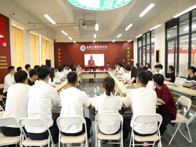 2 学院党总支书记黄亮祥寄语毕业生.jpg