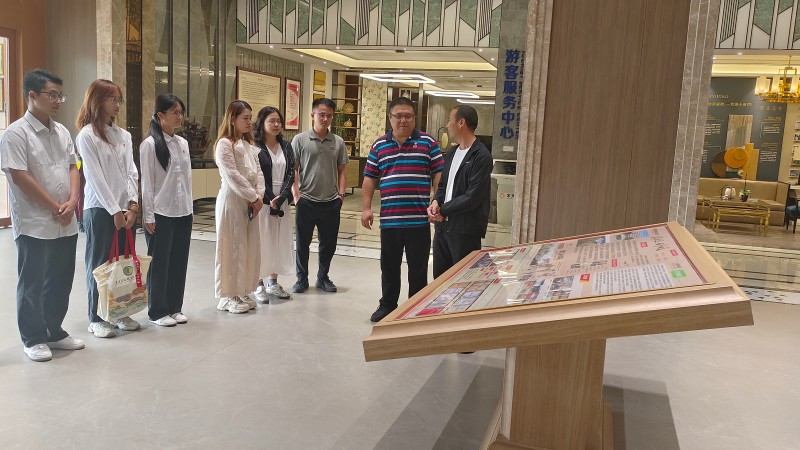 参观建筑陶瓷博物馆.jpg