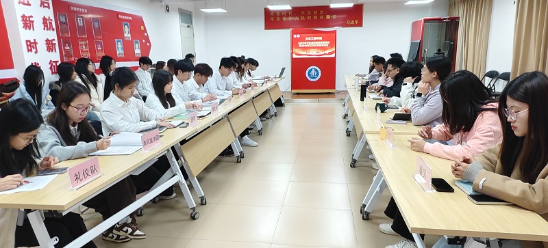 学生组织述职活动现场.jpg