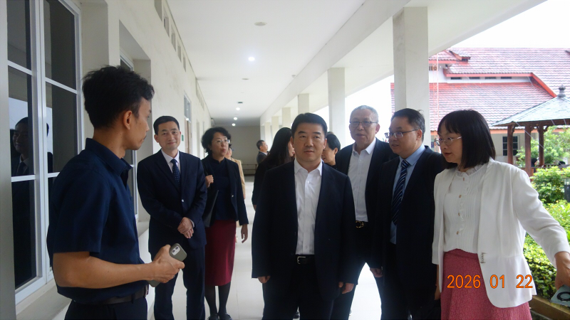省厅领导走访我校印尼岭南工匠学院工作坊.jpg