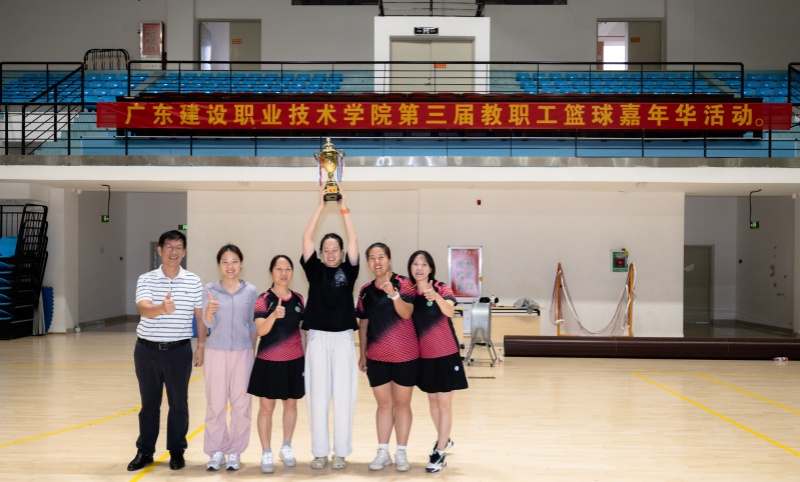 公共课教学部获得女子赛冠军_副本.jpg